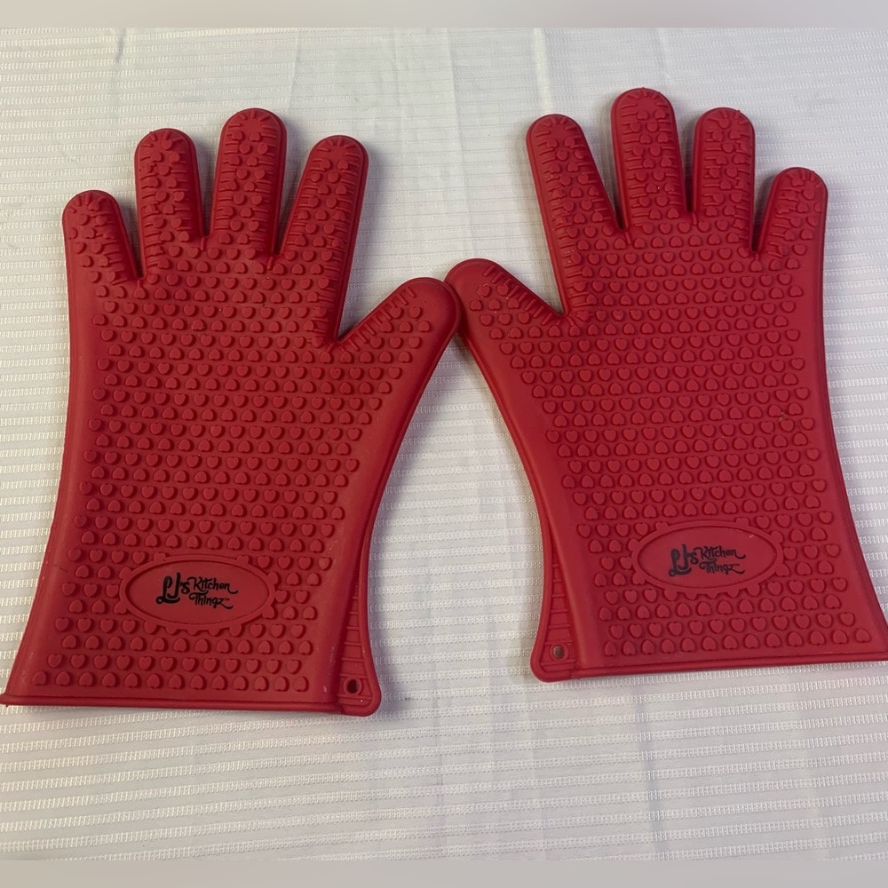 Red Silicone Oven Gloves. Heat Resistant Oven Mitts, Household Microwave Oven